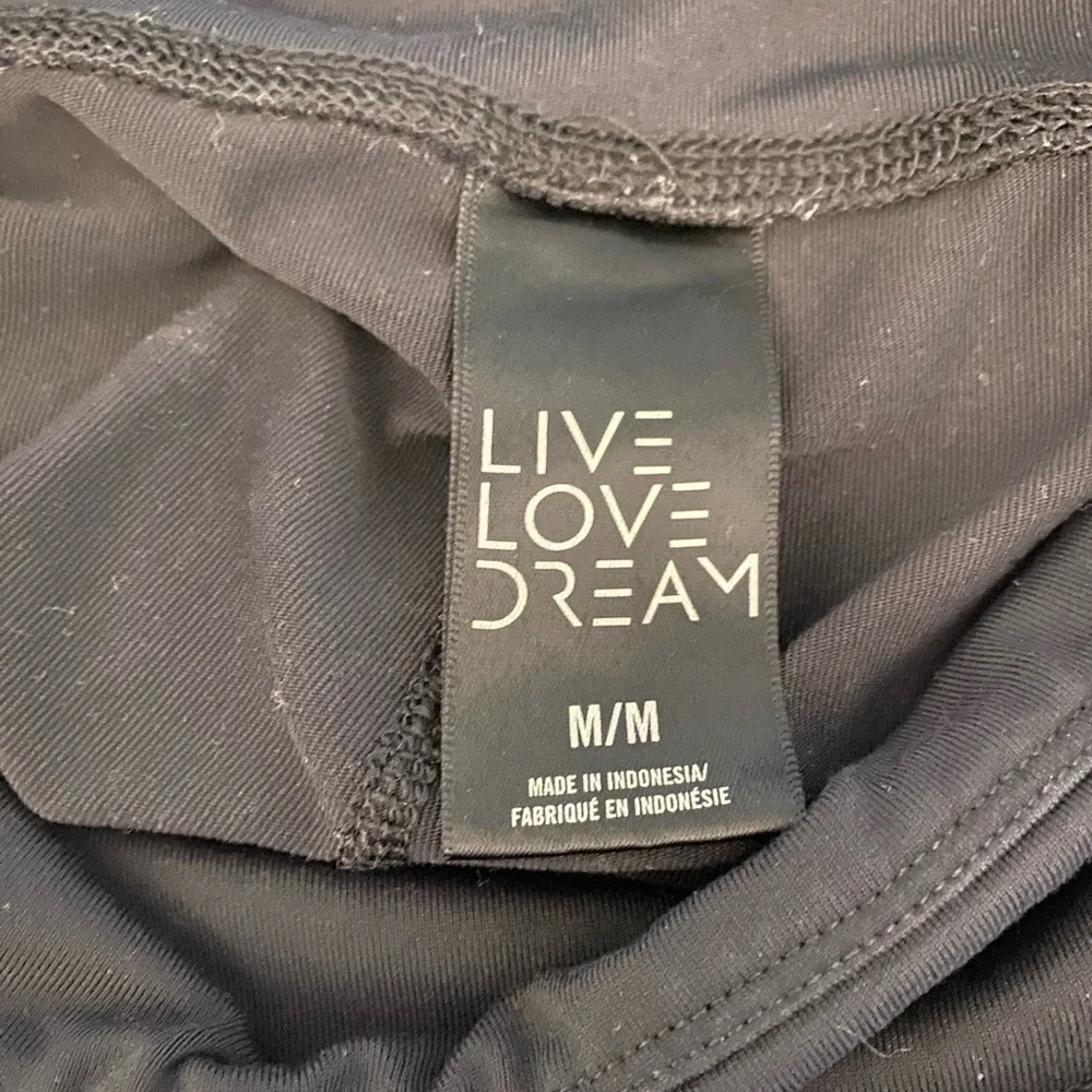 Live love Dream from Aeropostale black leggings with mesh detail. Size Medium.